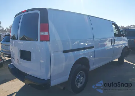 2017 Chevrolet Express 2500 Work Van z USA, uszkodzony, nr VIN 1GCWGAFG8H1350580